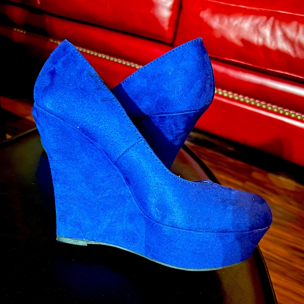 Royal blue size 8 wedges